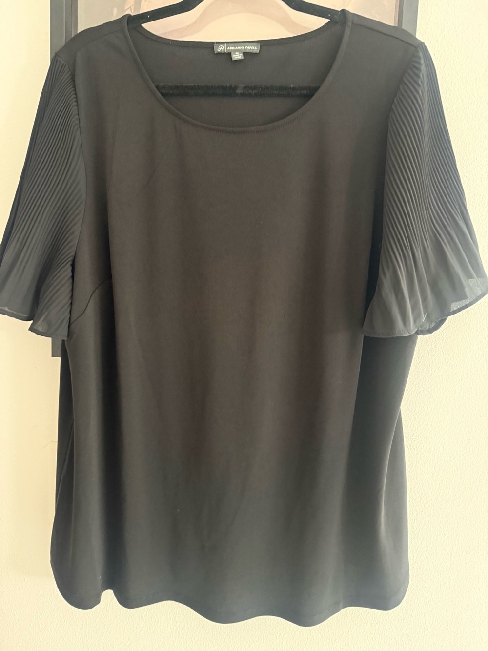 Adrianna Papell Black Short Sleeve Pleated Flutter Top